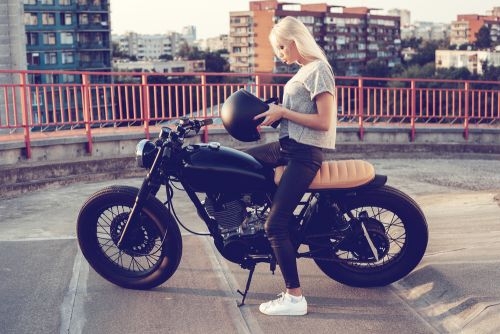 Povinná výbava všetkých motorkárov