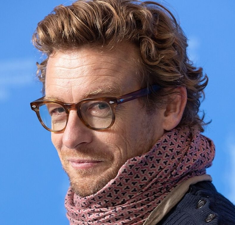 ŠARMANTNÝ A DOVTIPNÝ 