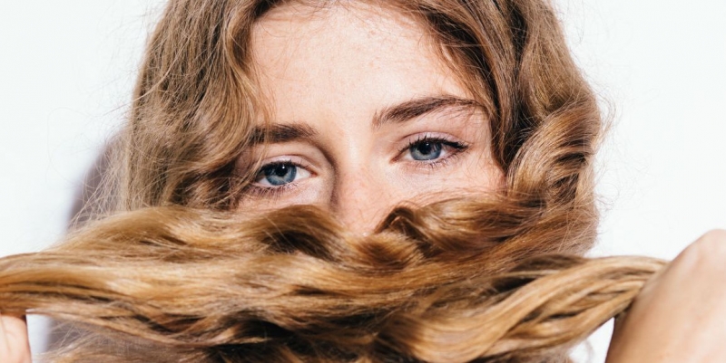 Trápia vás zničené vlasy? 