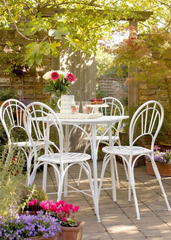 Pred nákupom záhradného nábytku