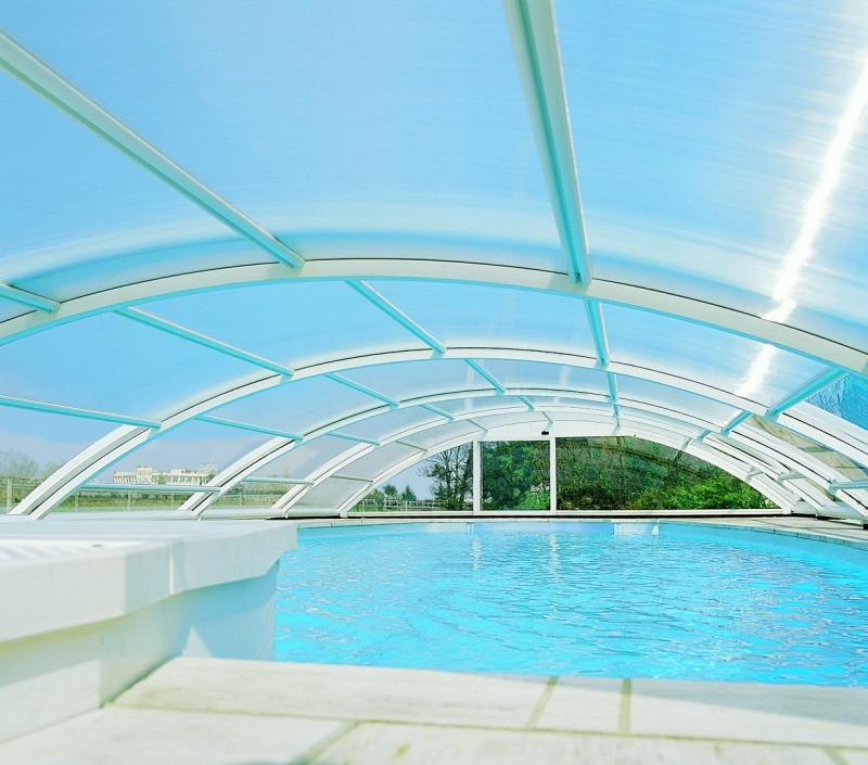 Bazén pod strechou 